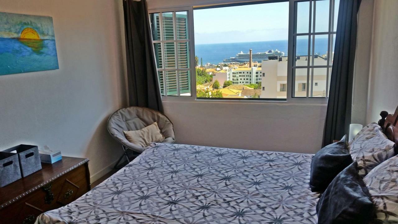 Floor With Balcony In Apartamento *